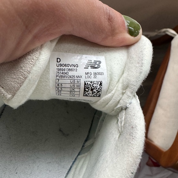 New Balance 9060 Sneakers - Picture 4 of 5